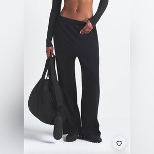 NWOT SKIMS x NIKE SNAP PANTS